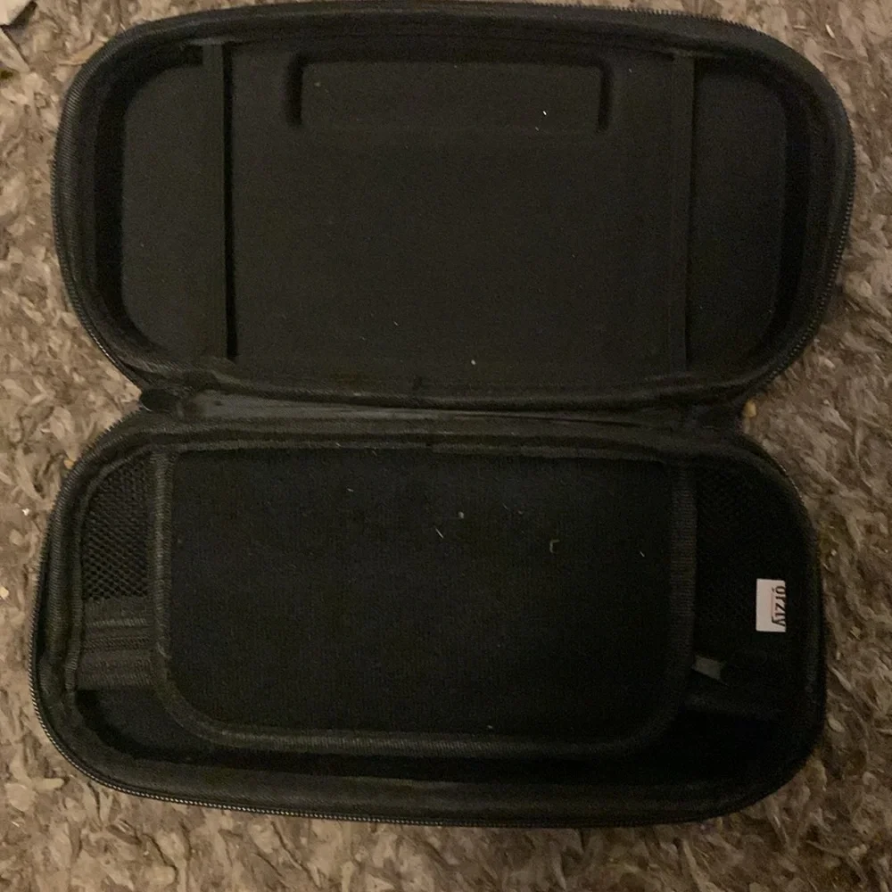 Black Nintendo case game card pockets portable